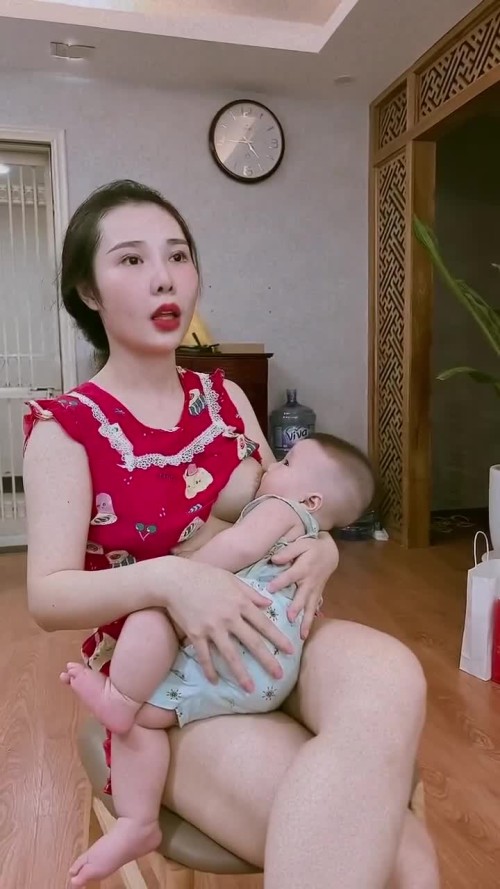 breastfeeding mother (59)