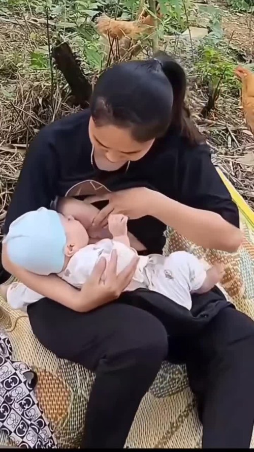 breastfeeding mother (36)