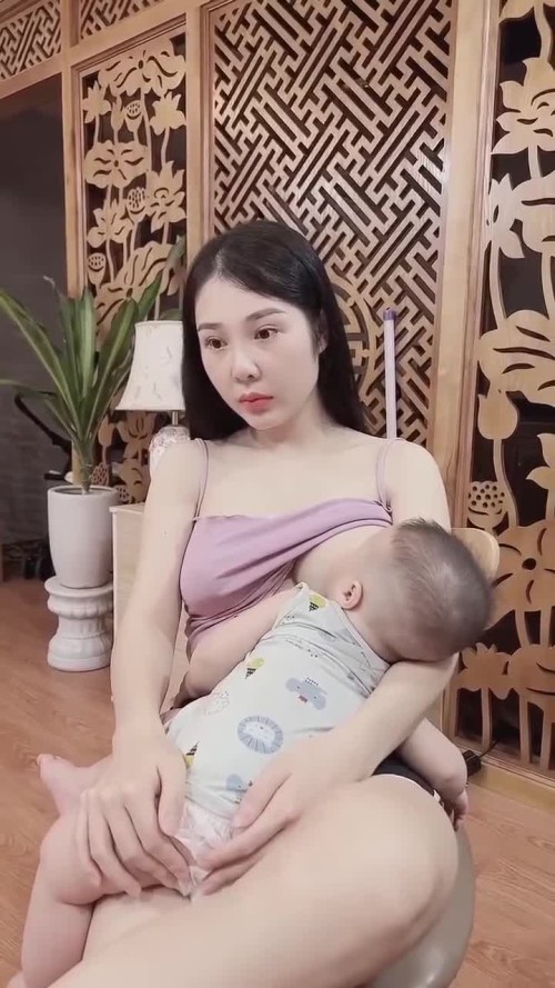 breastfeeding mother (56)